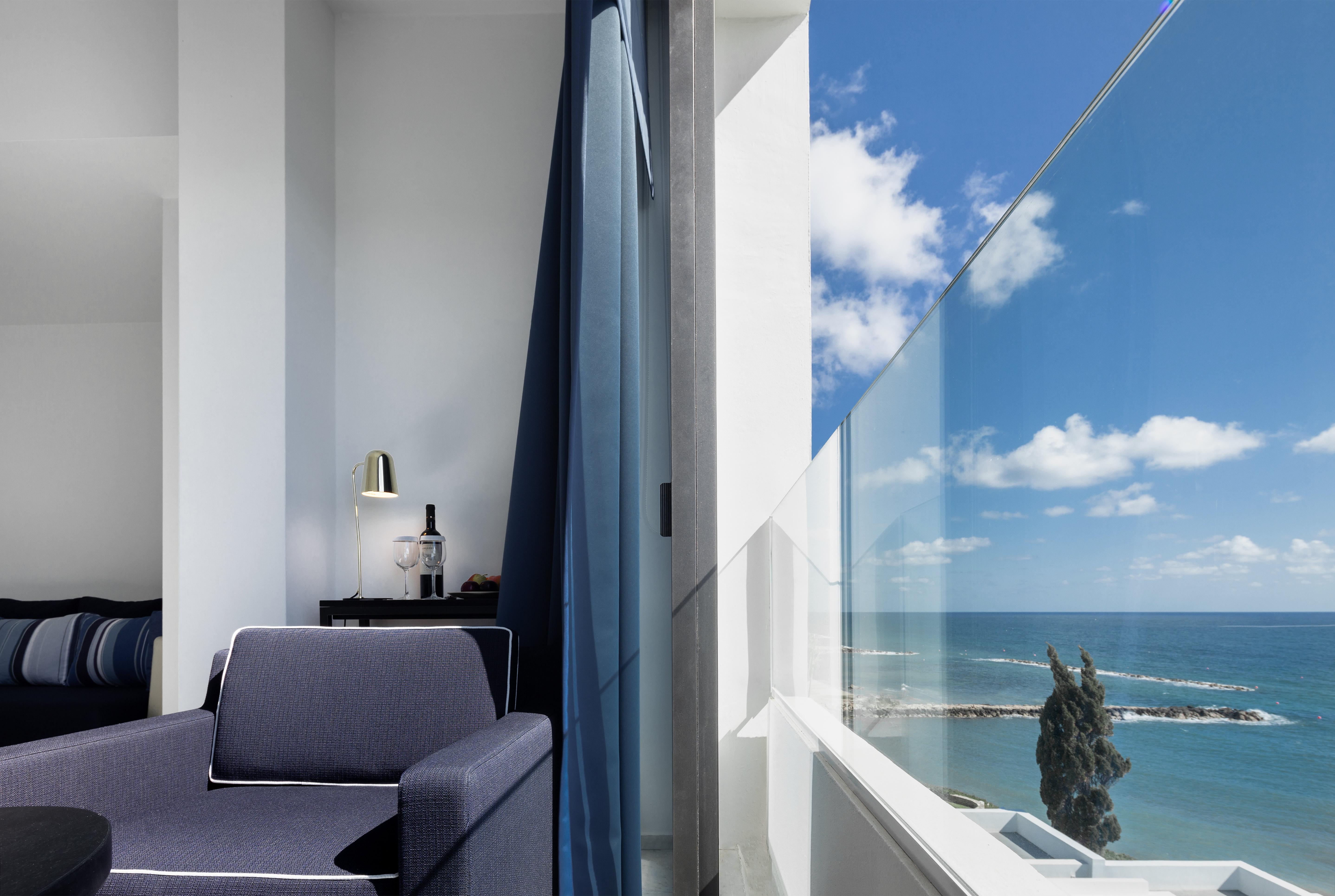 Almyra Hotel Paphos Bagian luar foto Interior of a penthouse apartment