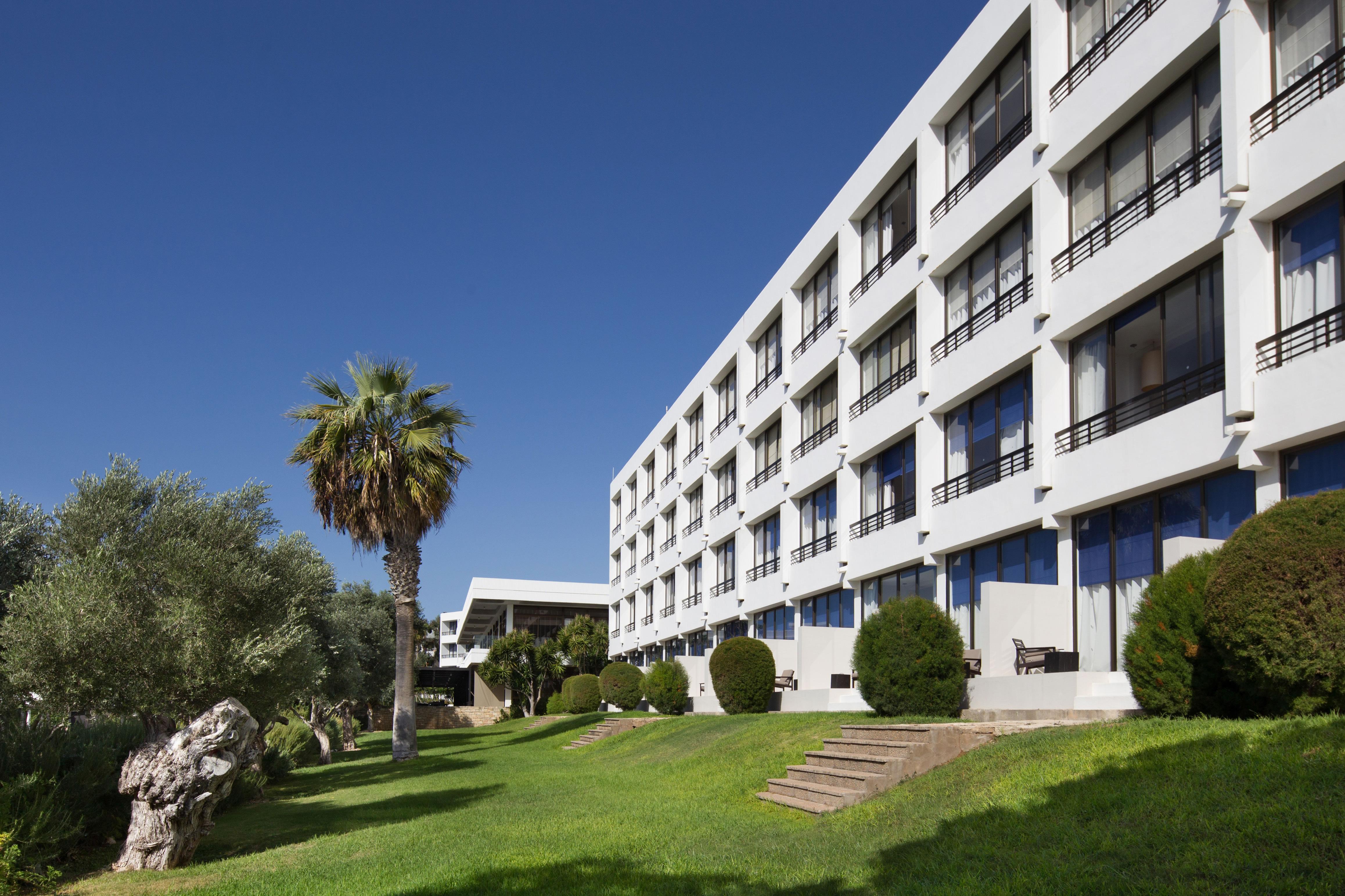 Almyra Hotel Paphos Bagian luar foto The hotel