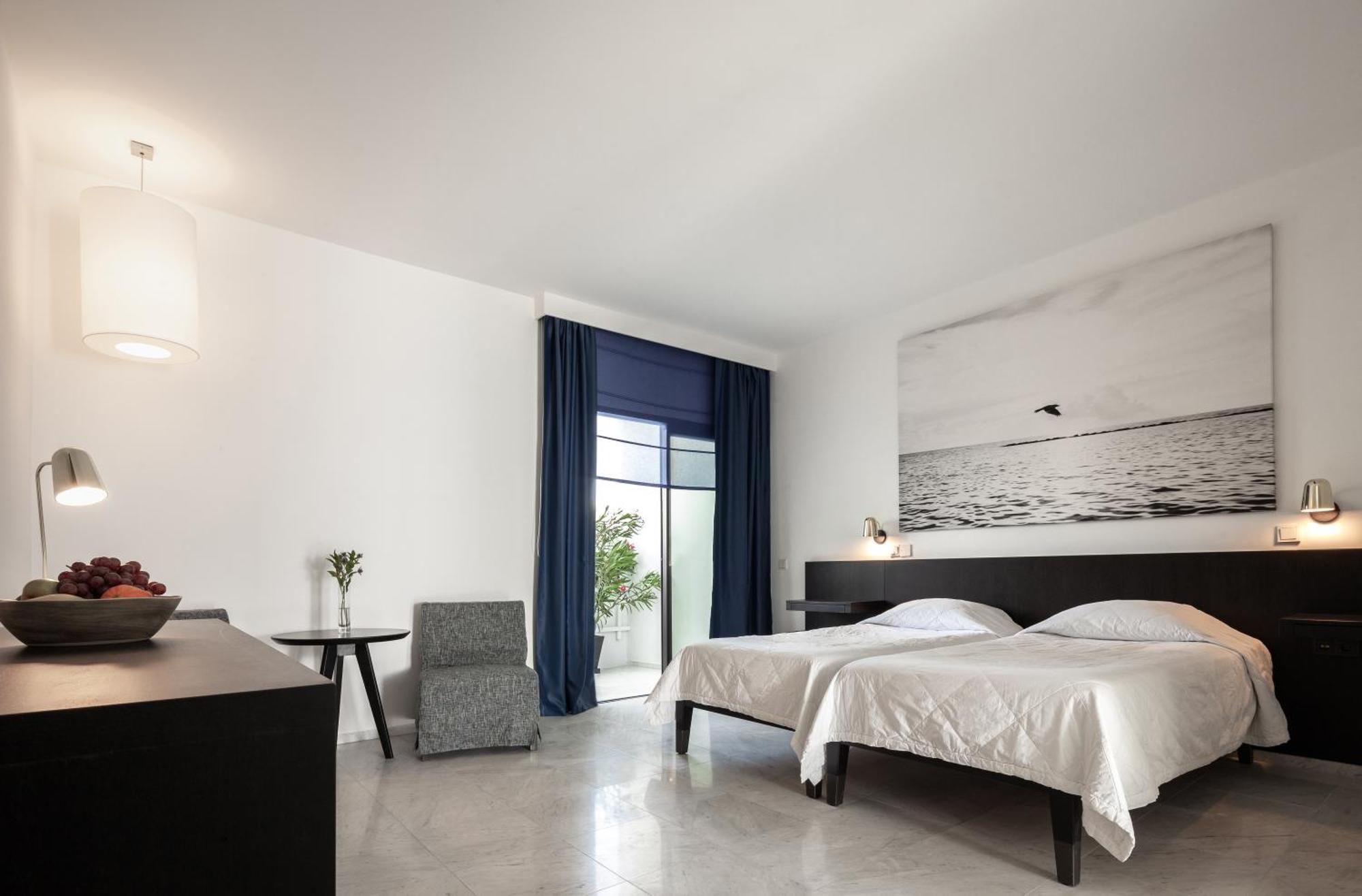 Almyra Hotel Paphos Bagian luar foto