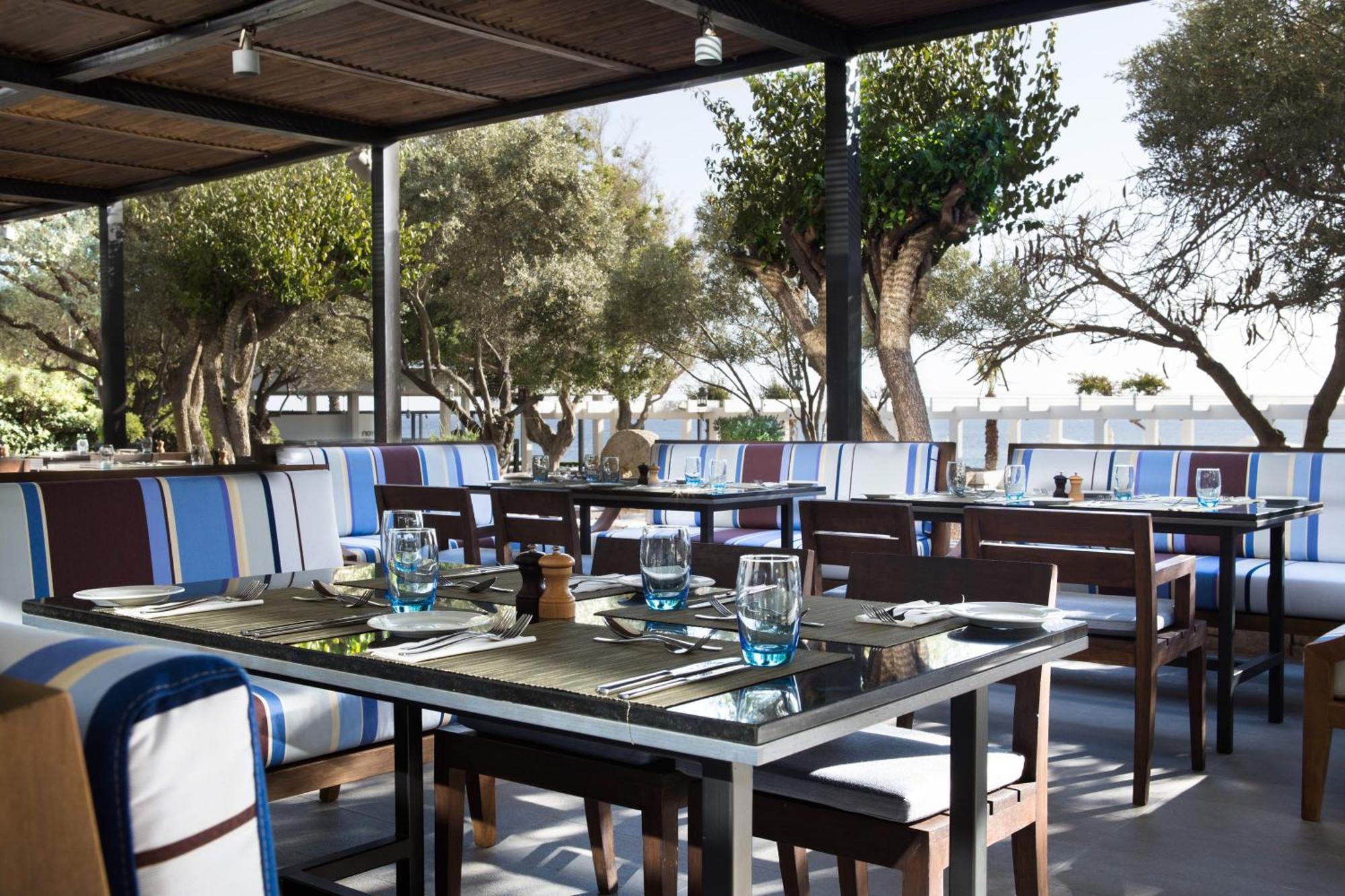 Almyra Hotel Paphos Bagian luar foto
