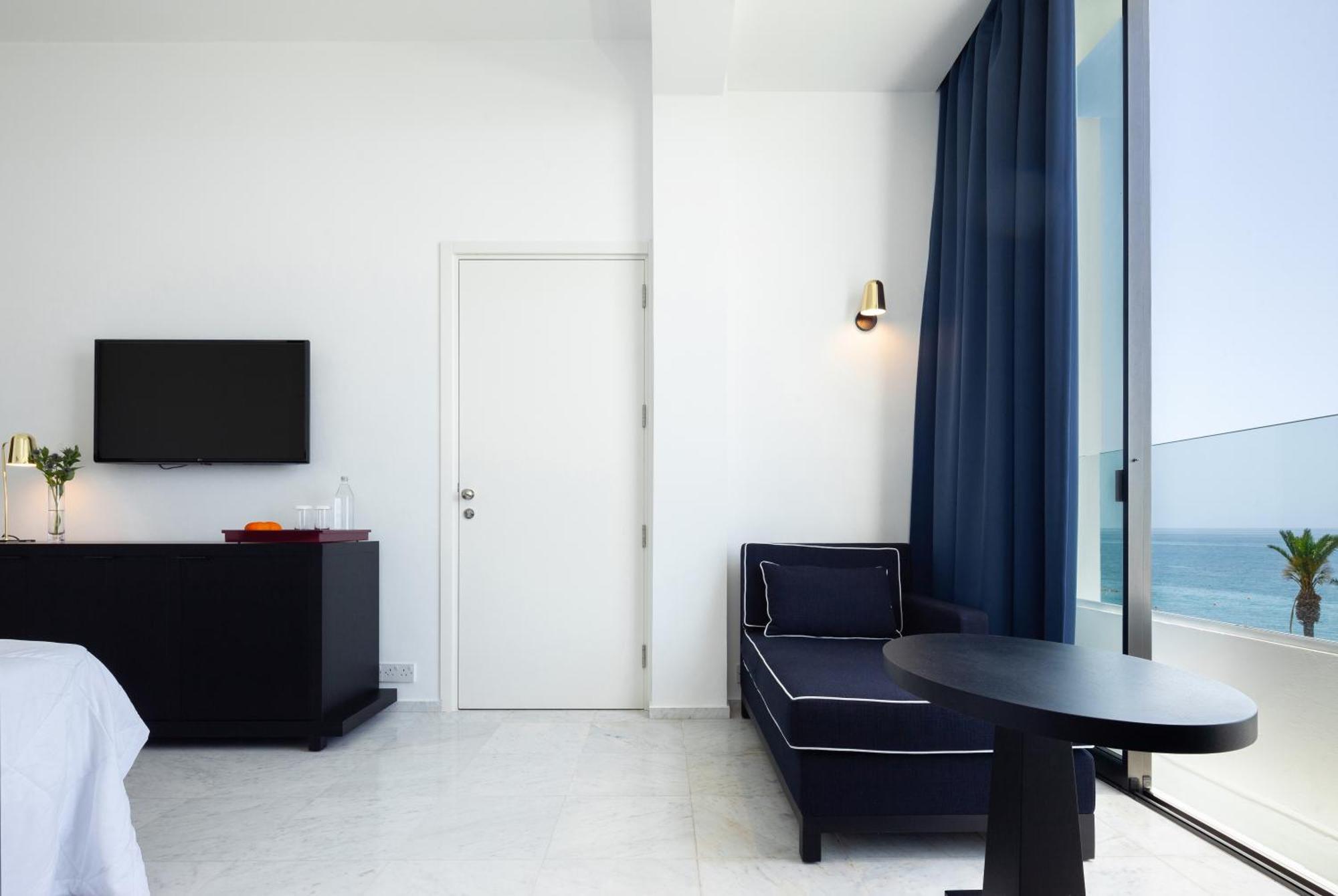 Almyra Hotel Paphos Bagian luar foto