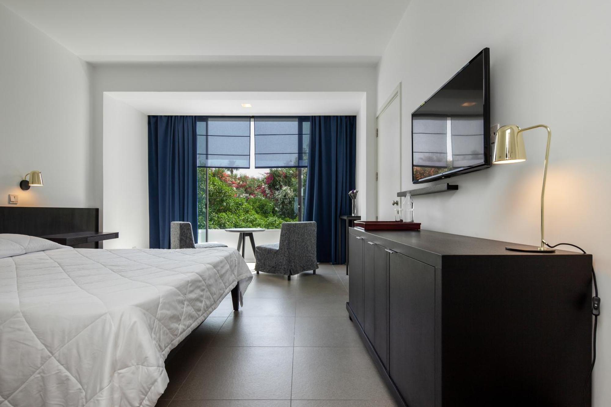 Almyra Hotel Paphos Bagian luar foto