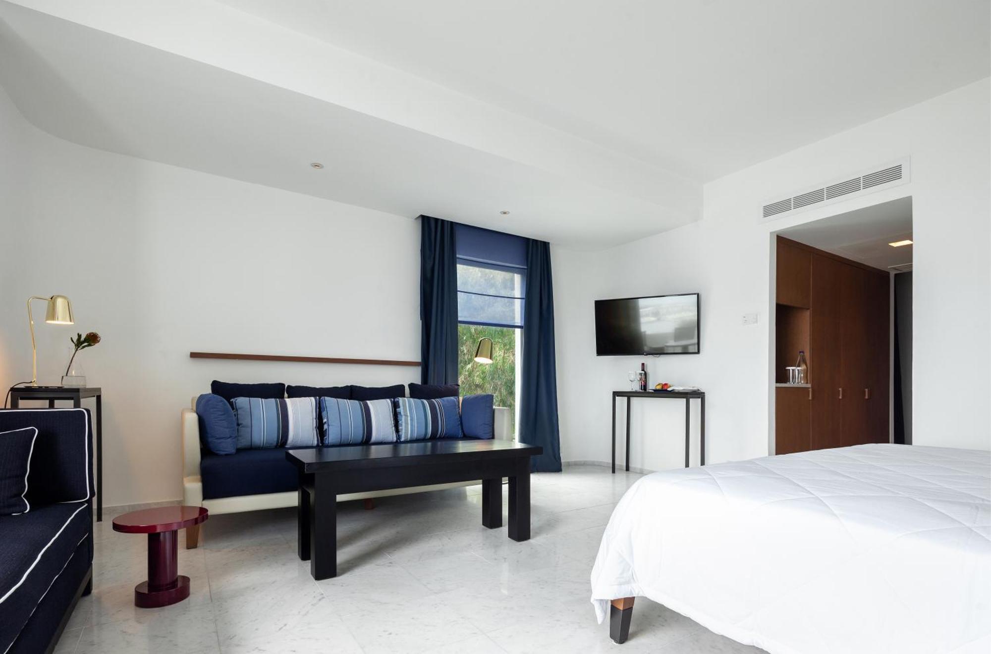 Almyra Hotel Paphos Bagian luar foto