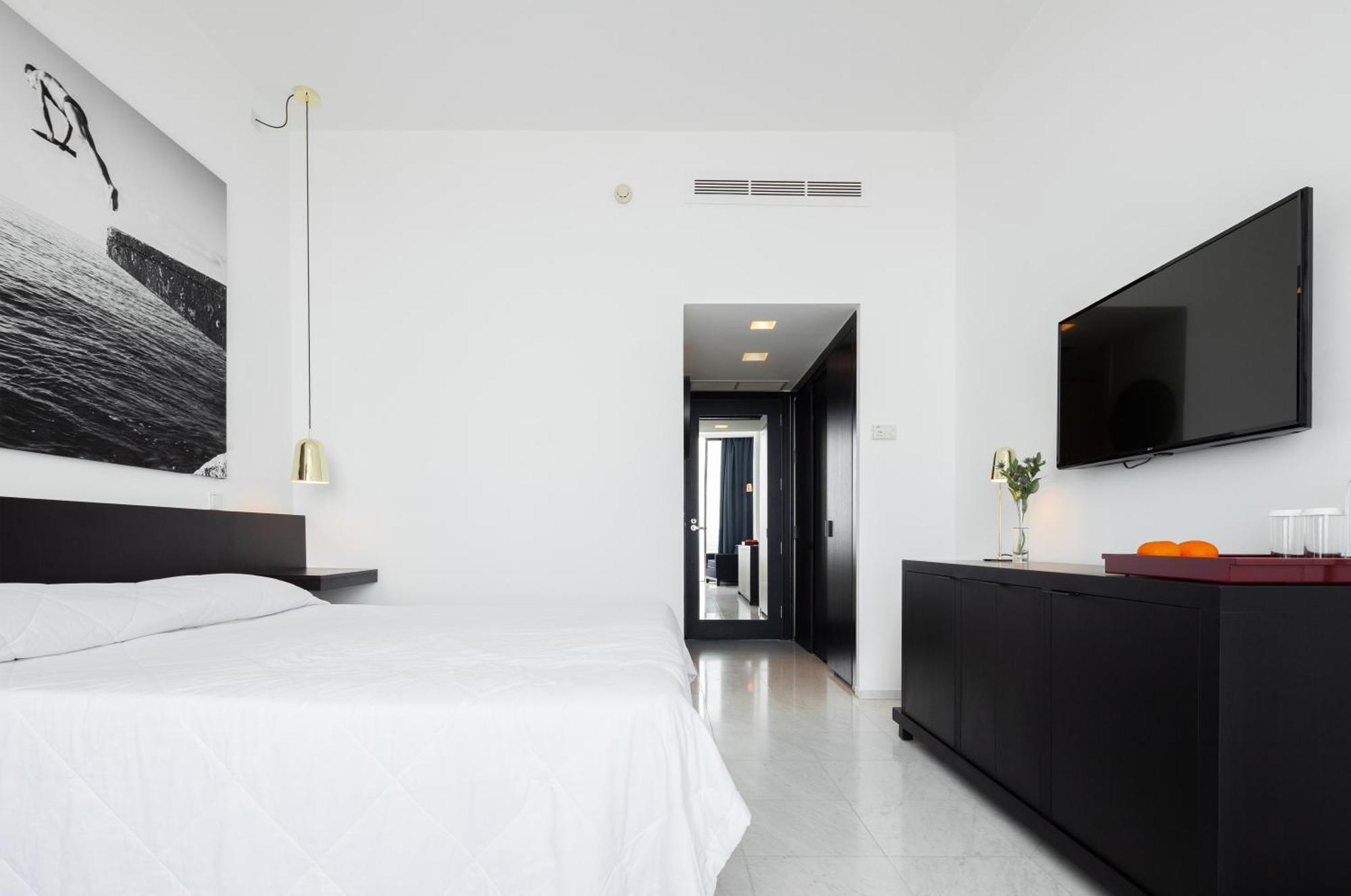 Almyra Hotel Paphos Bagian luar foto