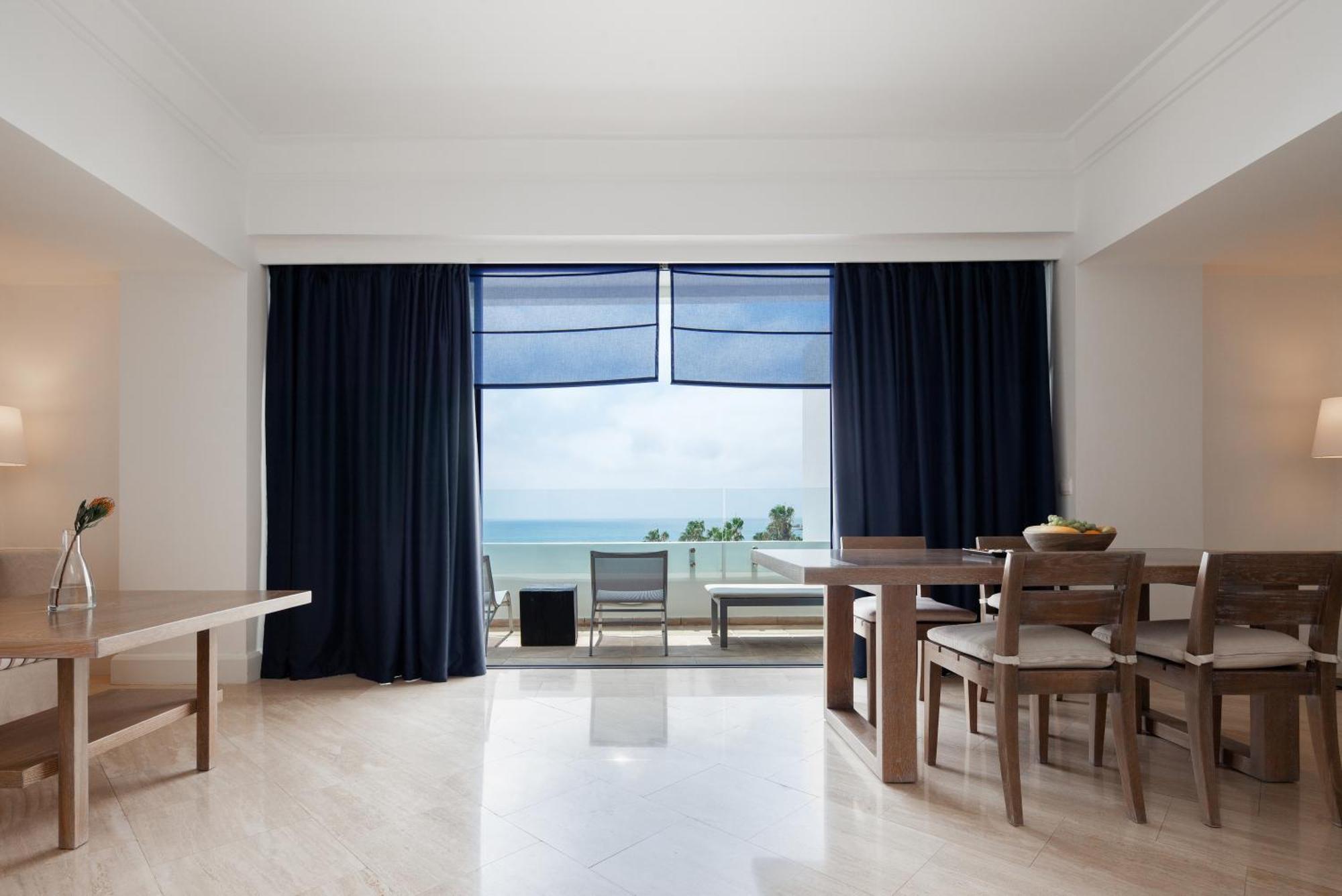 Almyra Hotel Paphos Bagian luar foto